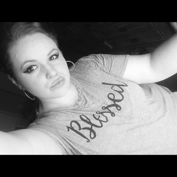 Meet your Posher, Katelyn - Picture 2 of 2